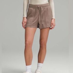 Lululemon Athletica Taupe dance studio short